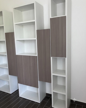 Libreria a moduli in legno