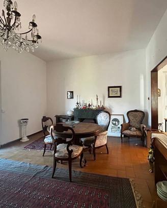 Appartamento di 120 m² con 5 locali a Reggello