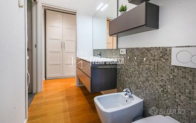 LUMINOSO TRILOCALE CON BOX - ISOLA