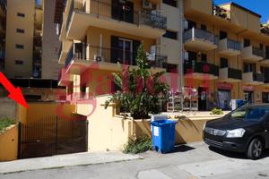 Box semicantinato pressi via Dante B/3