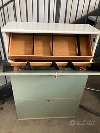 Scarpiera in legno verde e bianca