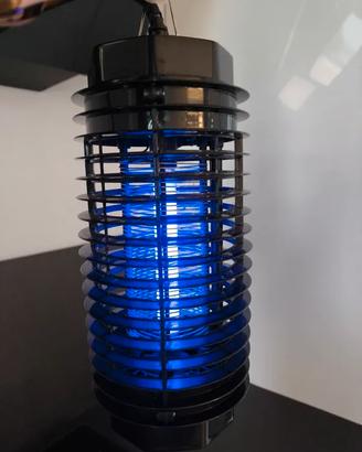 Lampada insetticida con vaschetta di raccolta 5W