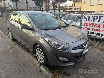 Hyundai i30 Wagon 1.6 CRDi neopaten garanzia 12 m