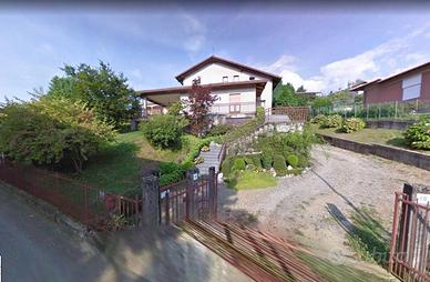 Villa di 250 m² con più di 5 locali e box auto dop