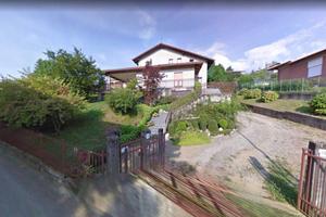 Villa di 250 m² con più di 5 locali e box auto dop