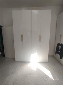 3 armadi bianchi/legno chiaro 100€ cad.