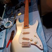 chitarra STRATOCASTER livello semi-pro