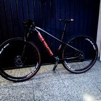 950€
29 Er taglia S Race Mountain carbon Boost 12 