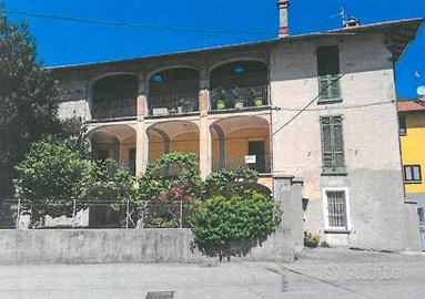 Immobile in asta di 212 m² con 3 locali e box auto