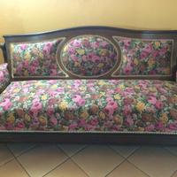 Antico divano rifoderato nuovo