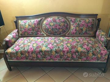Antico divano rifoderato nuovo