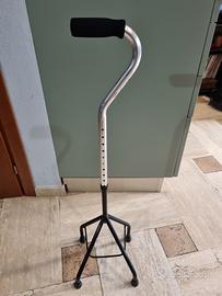 Quadripode bastone per deambulazione 