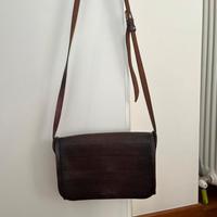 borsetta in cuoio pezzo unico da artigiano