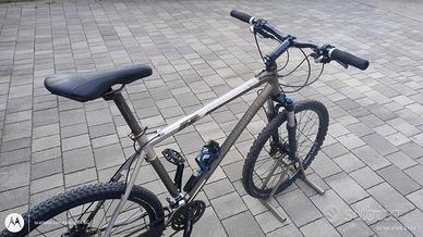 MTB in alluminio ruote da 26.