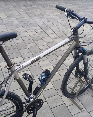MTB in alluminio ruote da 26.