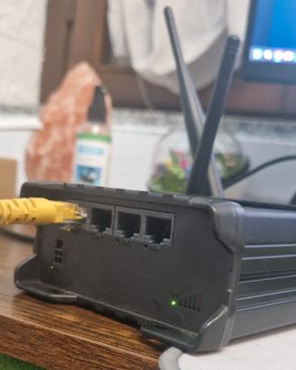 Teltonika RUT950 Router LTE Industriale