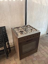 Forno eletrico e fornello a gas