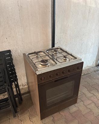 Forno eletrico e fornello a gas