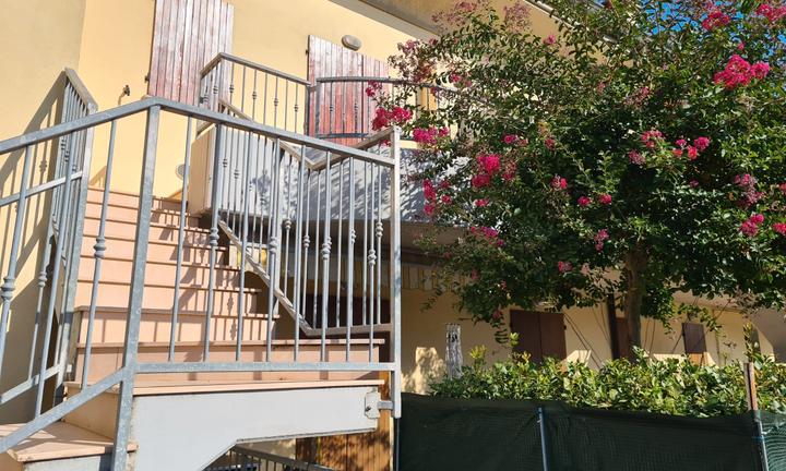 App. con 2 balconi e garage a 8 min dalla spiaggia