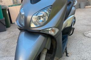 x city 250 con bauletto e parabrezza 45000 km