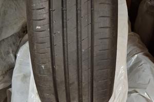 4 pneumatici  215/55/17 al 70%