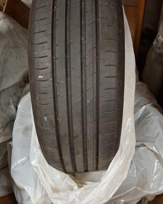 4 pneumatici  215/55/17 al 70%