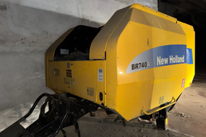 Rotopressa New holland br740a