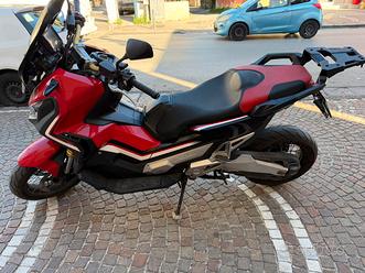 Honda X-ADV 750 usata in vendita in Campania