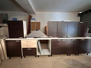 Cucina nuova, usata per esposizione