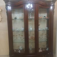 vetrina con tutto gli acessori dentto