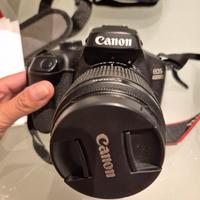 
macchina fotografica Canon  EOS 4000D e obiettivo
