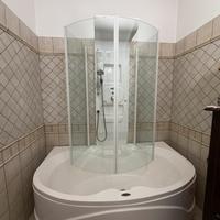 Vasca da bagno mt 1.80con doccia ante in cristallo