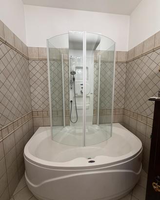 Vasca da bagno mt 1.80con doccia ante in cristallo