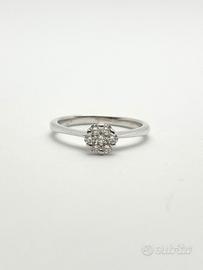 Anello oro 18KT margherita diamanti 0.40 VVS G