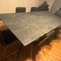 Tavolo da pranzo con 8 sedie