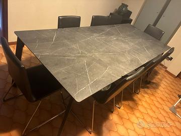 Tavolo da pranzo con 8 sedie