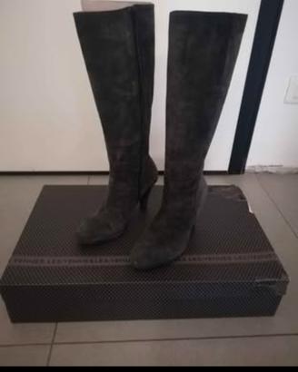 Stivali con il tacco da donna 