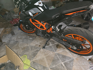 Ktm duke 390 anno 2021