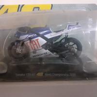 Modellino YAMAHA YZR-M1 2010 di Valentino Rossi
