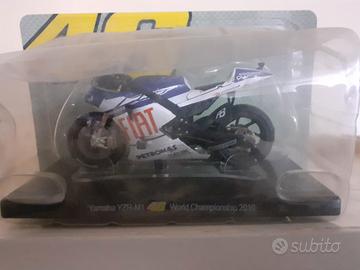 Modellino YAMAHA YZR-M1 2010 di Valentino Rossi