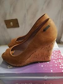 Sandali con zeppa in sughero