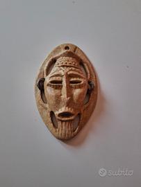 maschera tribale africana scolpita a mano 