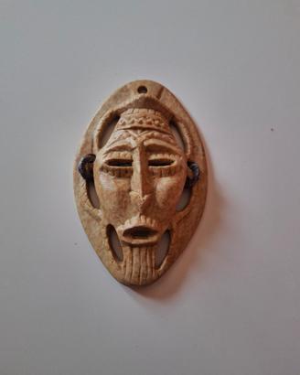 maschera tribale africana scolpita a mano 