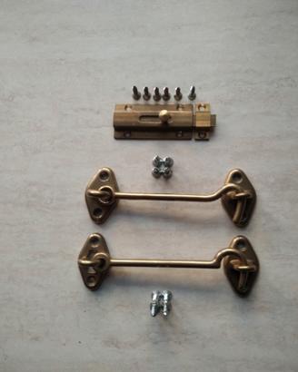 Set di ganci per porte 