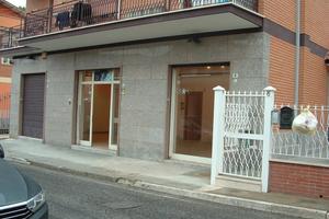 Pavona di albano laziale . locale commerciale