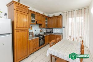 TRILOCALE CON CANTINA IN ZONA REDENTORE !