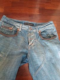 jeans Andrew Mackenzie