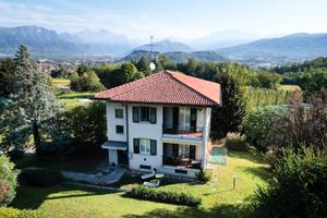 Barzago: Casa singola bifamiliare con giardino, tr