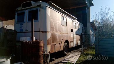 Pezzi mega camper Fiat d'epoca