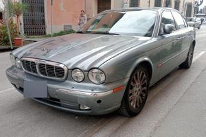 Auto Jaguar XJ 8